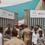 वाराणसी बेनियाबाग बकरा मंडी में बकरों और परेशान व्यापारियों की भीड़