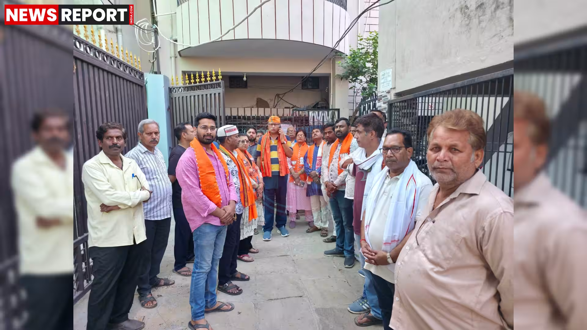 वाराणसी कैंट विधायक सौरभ श्रीवास्तव बिरदोपुर में 'आपका विधायक आपके द्वार' अभियान के दौरान जनता से संवाद करते हुए।