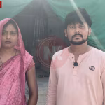 धानापुर गांव में पुलिस जांच करती हुई और विवादित घर के बाहर भीड़