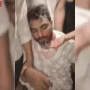 एक व्यक्ति को पुलिस या भीड़ द्वारा पकड़े हुए और पिस्टल बरामद करते हुए दिखाया गया है।