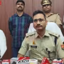 चंदौली में पुलिस द्वारा बरामद 501 किलो गांजे की बोरियां और गिरफ्तार तस्कर