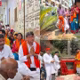 विधायक सौरभ श्रीवास्तव रामनगर में सड़क का लोकार्पण करते हुए या वृक्षारोपण करते हुए