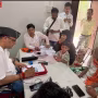 विधायक सौरभ श्रीवास्तव जनसुनवाई में लोगों की समस्याएं सुनते हुए