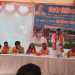 रामनगर में मिनी इंडोर स्टेडियम के शिलान्यास समारोह में कैंट विधायक सौरभ श्रीवास्तव, प्रधानाचार्य अविनाश कुमार मिश्रा और सेनानायक अनिल कुमार पांडेय शिलापट्ट का अनावरण करते हुए।