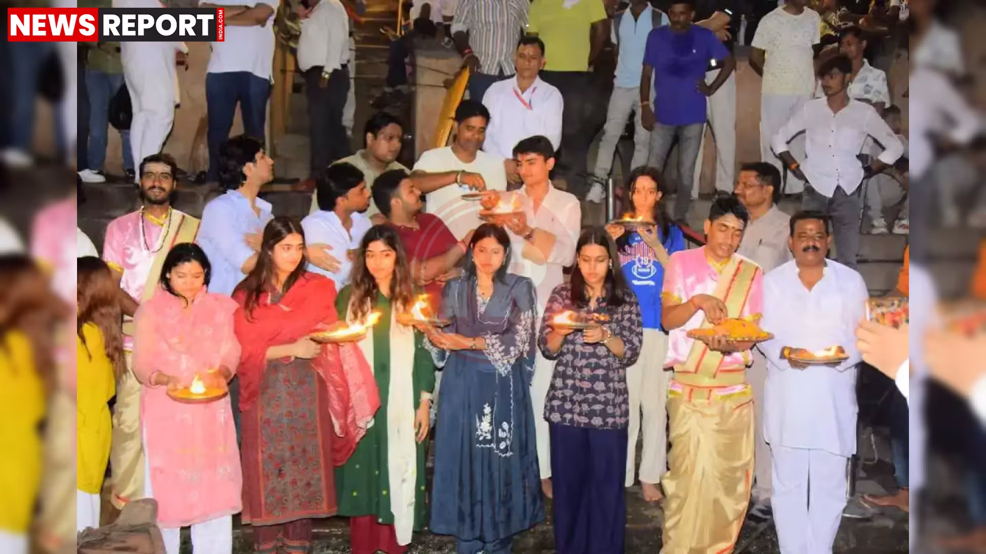 दशाश्वमेध घाट पर मां गंगा की दिव्य आरती में शामिल टीना यादव, अदिति यादव और सांसद प्रिया सरोज