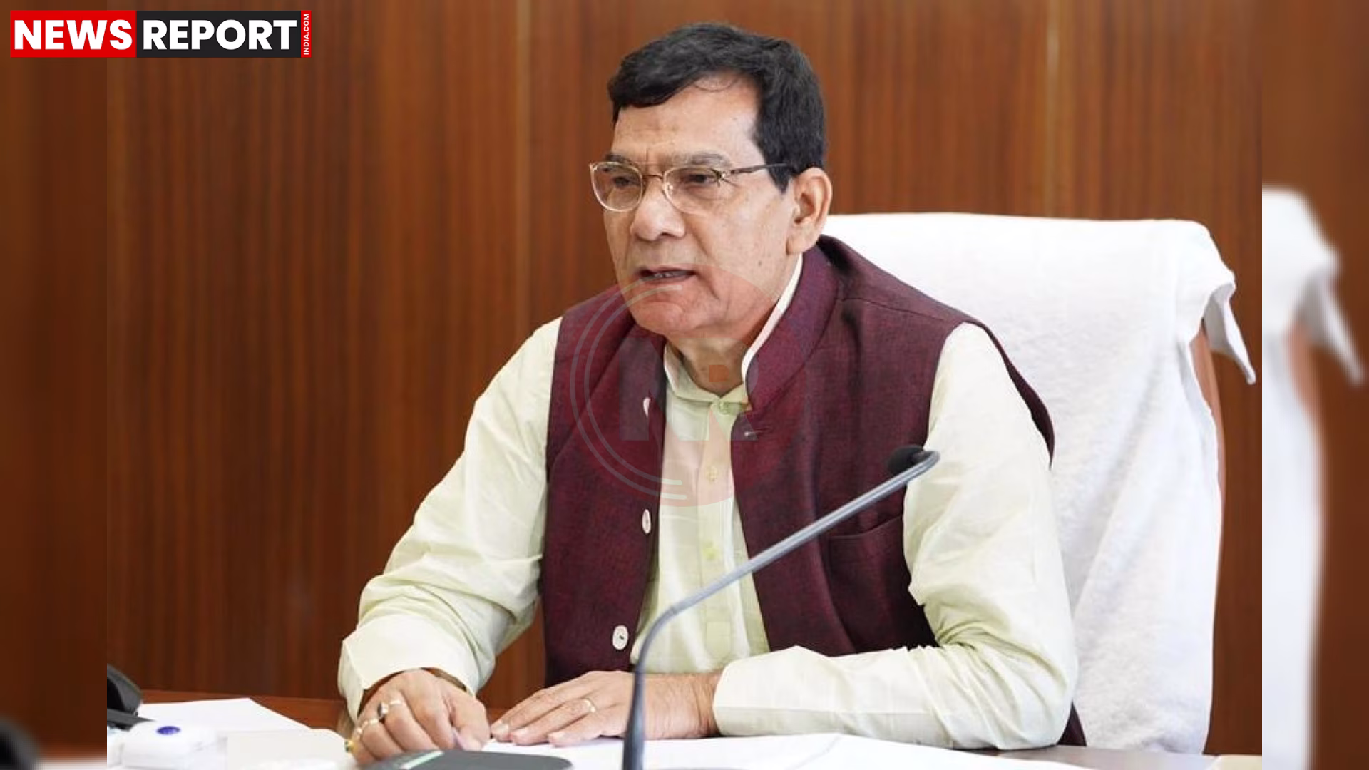 उत्तर प्रदेश के ऊर्जा मंत्री ए.के. शर्मा और यूपीपीसीएल चेयरमैन आशीष गोयल विवाद में