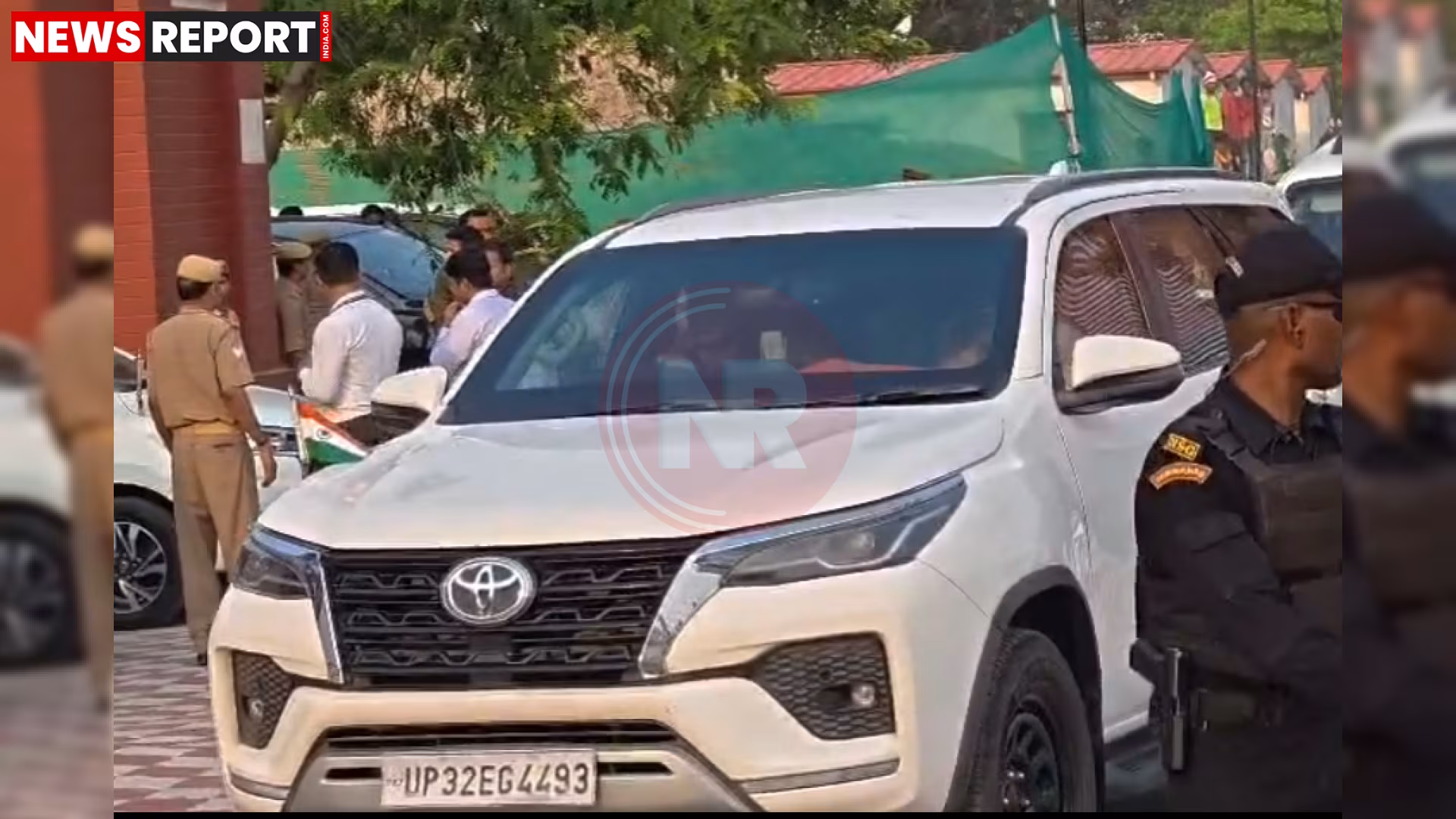 वाराणसी में जनकल्याण योजनाओं के महाकुंभ का उद्घाटन करते मुख्यमंत्री योगी आदित्यनाथ