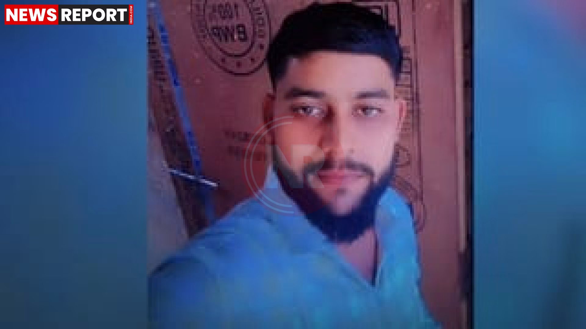 वाराणसी के लोहता में ट्रेन हादसे के बाद रेलवे ट्रैक पर भीड़ और पुलिस
