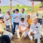 विधायक डॉ सुनील पटेल सोनू यादव के पीड़ित परिवार से मुलाकात करते हुए