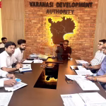 VDA उपाध्यक्ष पूर्ण बोरा अधिकारियों के साथ समीक्षा बैठक करते हुए