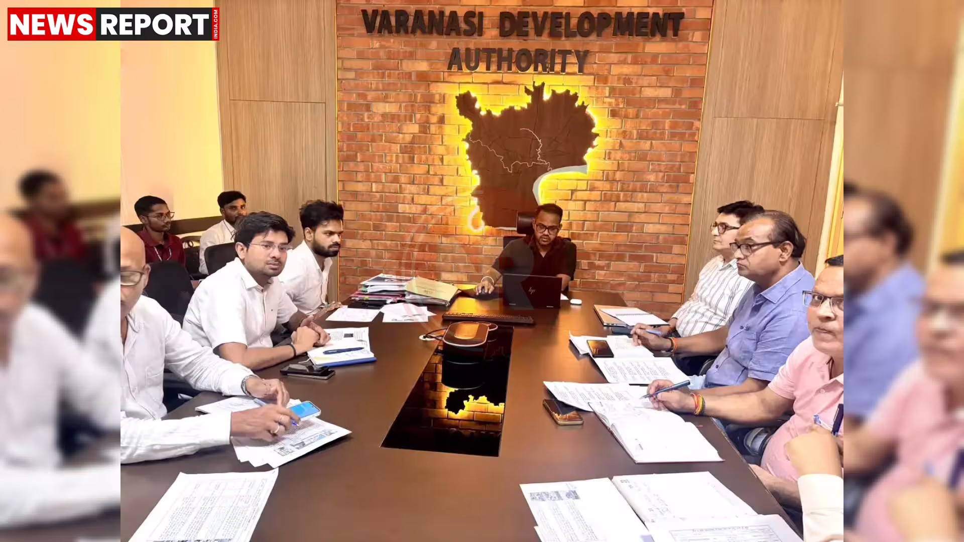 VDA उपाध्यक्ष पूर्ण बोरा अधिकारियों के साथ समीक्षा बैठक करते हुए