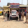 पुलिस द्वारा जब्त की गई स्टंट में इस्तेमाल की गई चार पहिया वाहन और गिरफ्तार किए गए युवक
