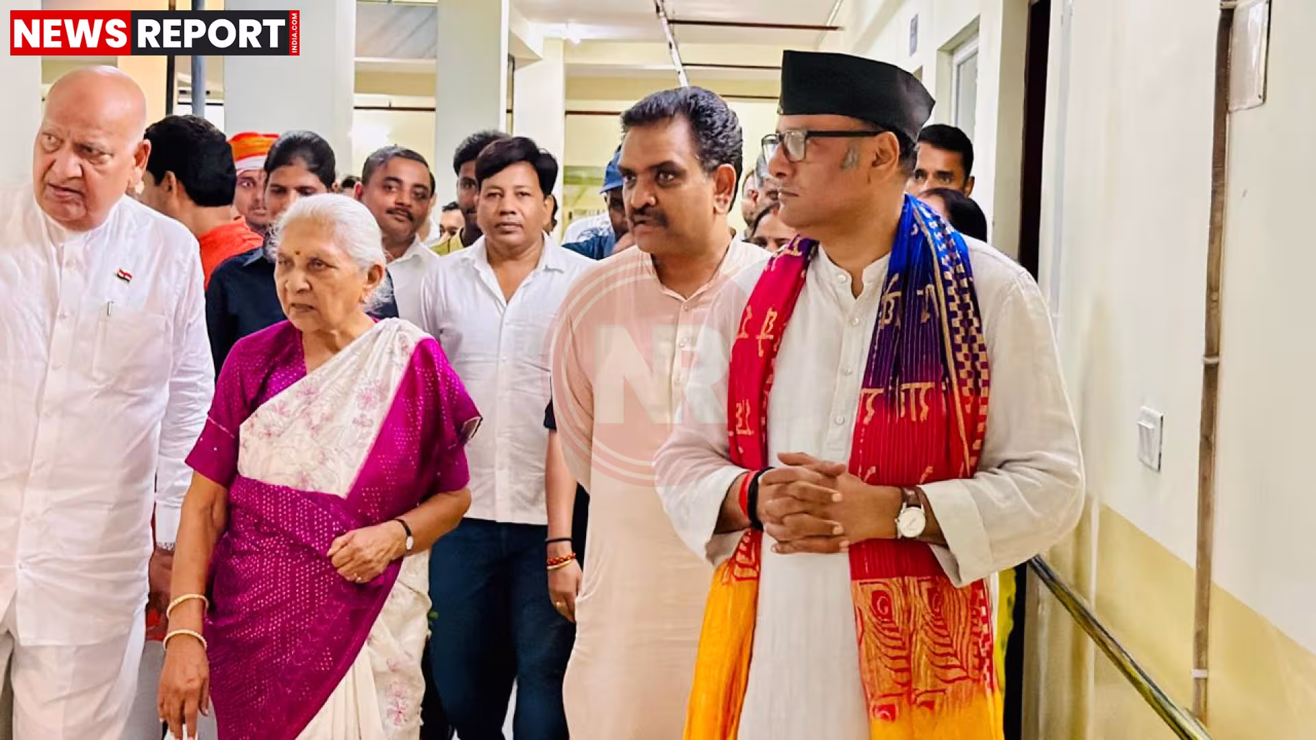 राज्यपाल आनंदीबेन पटेल रामनगर वृद्धाश्रम में बुजुर्गों से बातचीत करते हुए