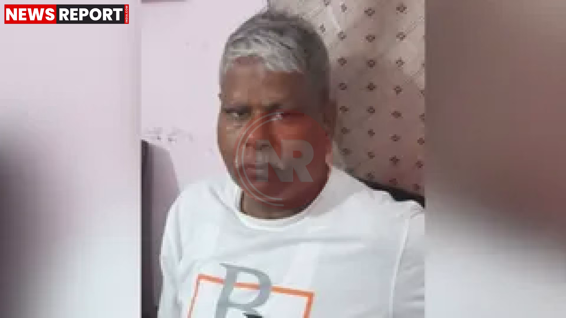 उपनिरीक्षक को रिश्वत लेते हुए एंटी करप्शन टीम द्वारा रंगे हाथ गिरफ्तार करते हुए