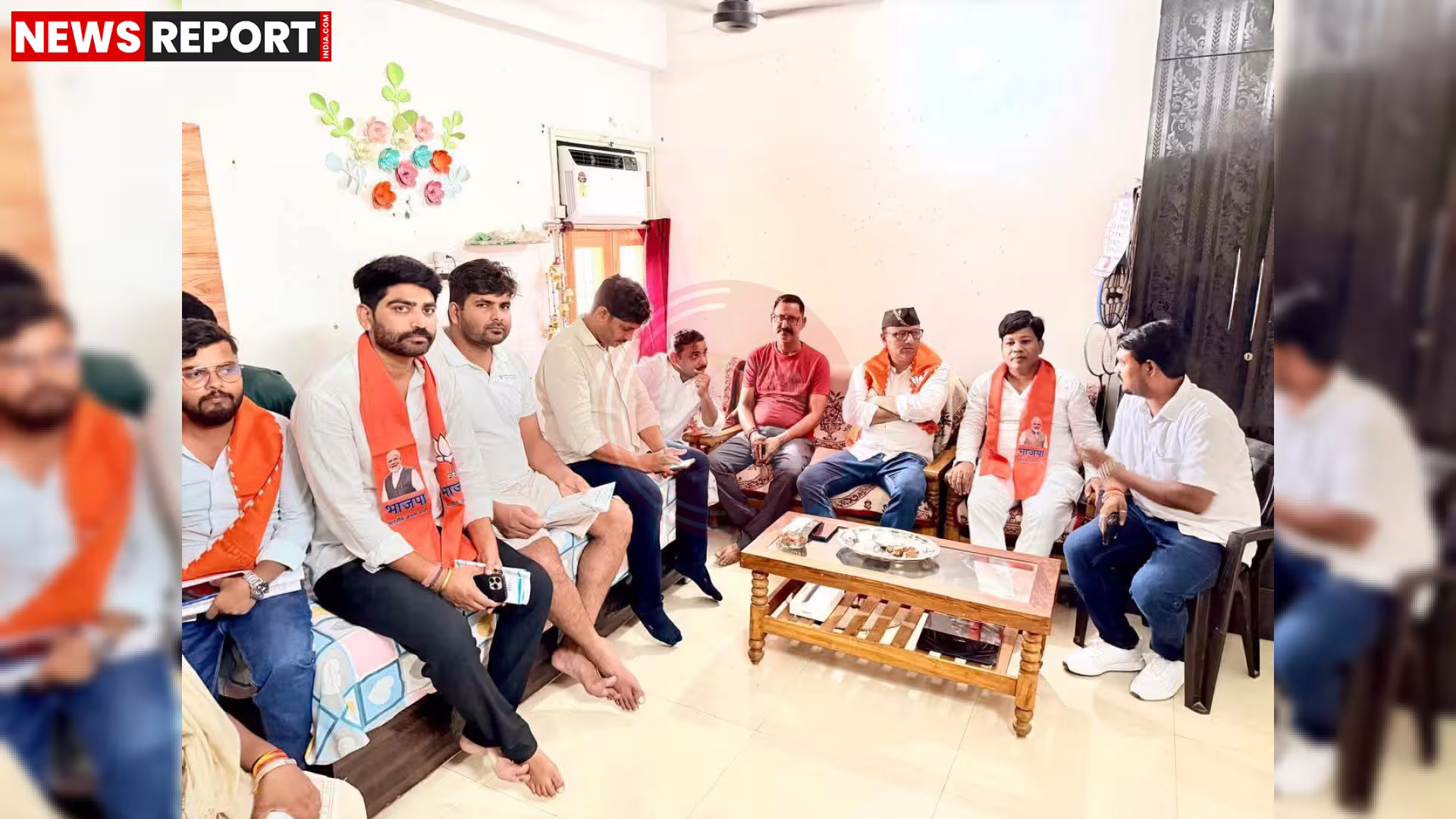 विधायक सौरभ श्रीवास्तव अमरावती अपार्टमेंट में निवासियों से बात करते हुए