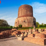 सारनाथ में धमेख स्तूप और प्राचीन खंडहर