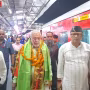 वाराणसी में वित्त मंत्री सुरेश कुमार खन्ना का भाजपा कार्यकर्ताओं द्वारा स्वागत करते हुए।