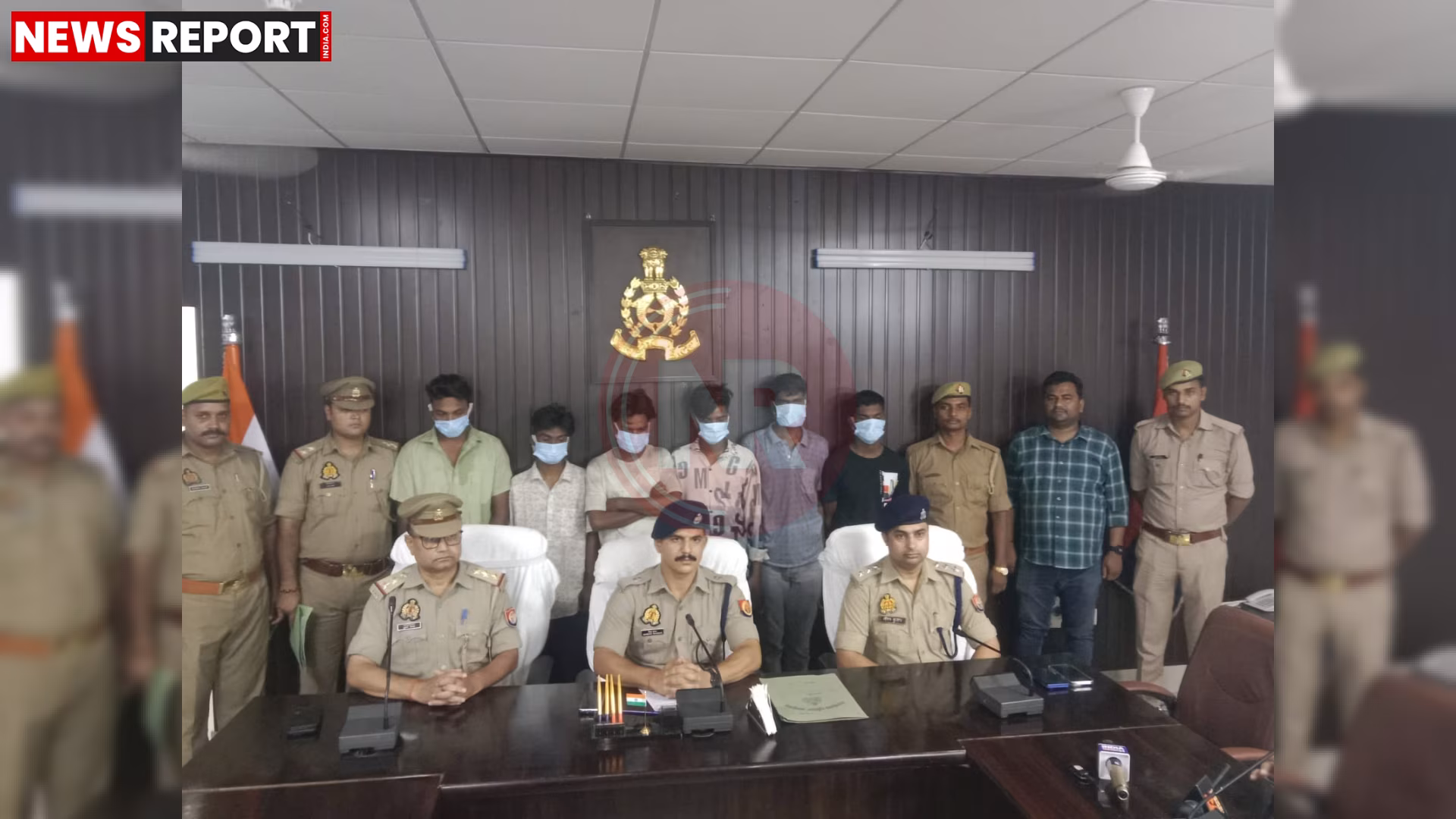 वाराणसी में एटीएम ठगी गिरोह के गिरफ्तार आरोपी और बरामद सामान