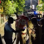वाराणसी में चाकू मारकर हत्या का दृश्य, पुलिस जांच करती हुई, आरोपी दोस्त गिरफ्तार