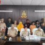 वाराणसी पुलिस साइबर ठगी गिरोह के गिरफ्तार सदस्यों के साथ, ऑपरेशन साइ वज्र