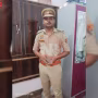 वाराणसी में पुलिस की वर्दी पहने गिरफ्तार फर्जी दरोगा
