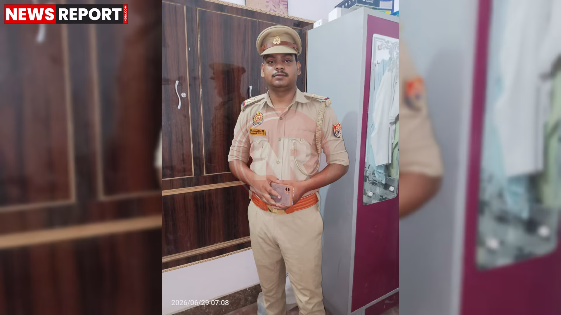 वाराणसी में पुलिस की वर्दी पहने गिरफ्तार फर्जी दरोगा