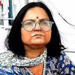 जीएसटी उपायुक्त अंबिका को रिश्वत लेते हुए सतर्कता अधिष्ठान टीम द्वारा गिरफ्तार करते हुए।