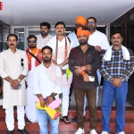 वाराणसी में जनसत्ता दल लोकतांत्रिक की संगठनात्मक समीक्षा बैठक में उपस्थित पदाधिकारी और कार्यकर्ता।