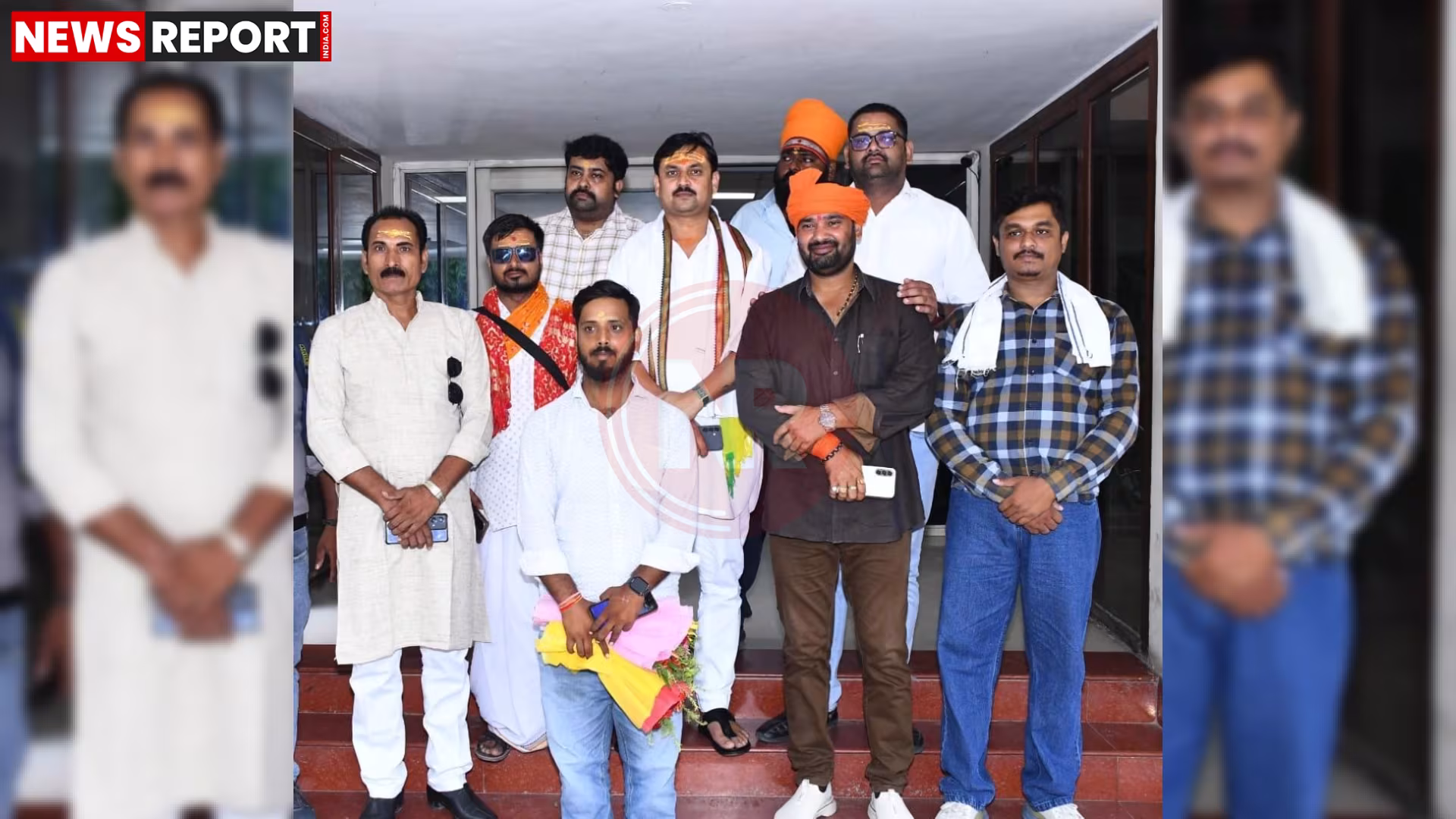 वाराणसी में जनसत्ता दल लोकतांत्रिक की संगठनात्मक समीक्षा बैठक में उपस्थित पदाधिकारी और कार्यकर्ता।