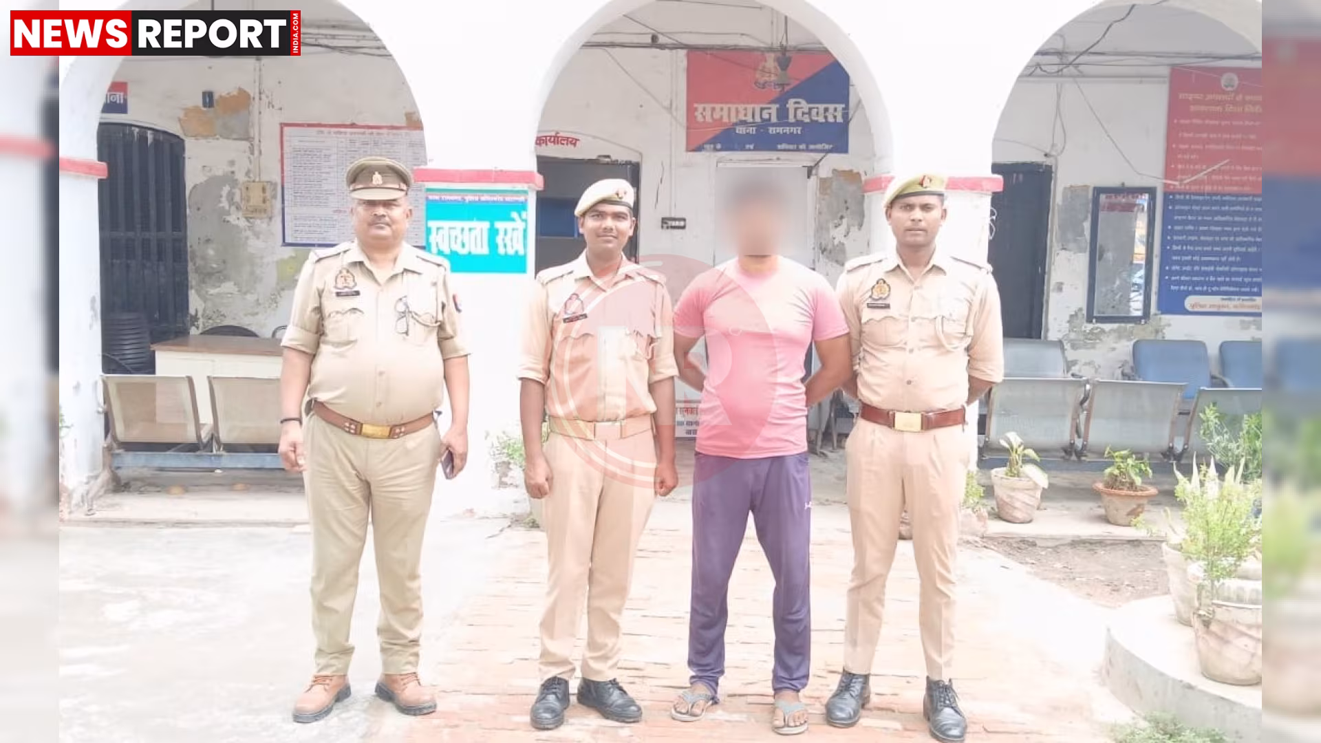 वाराणसी पुलिस नाबालिग दुष्कर्म आरोपी फहीम खान को गिरफ्तार करते हुए