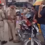 वाराणसी में रैपिडो चालक से युवती के विवाद और पुलिस कार्रवाई को दर्शाती तस्वीर।