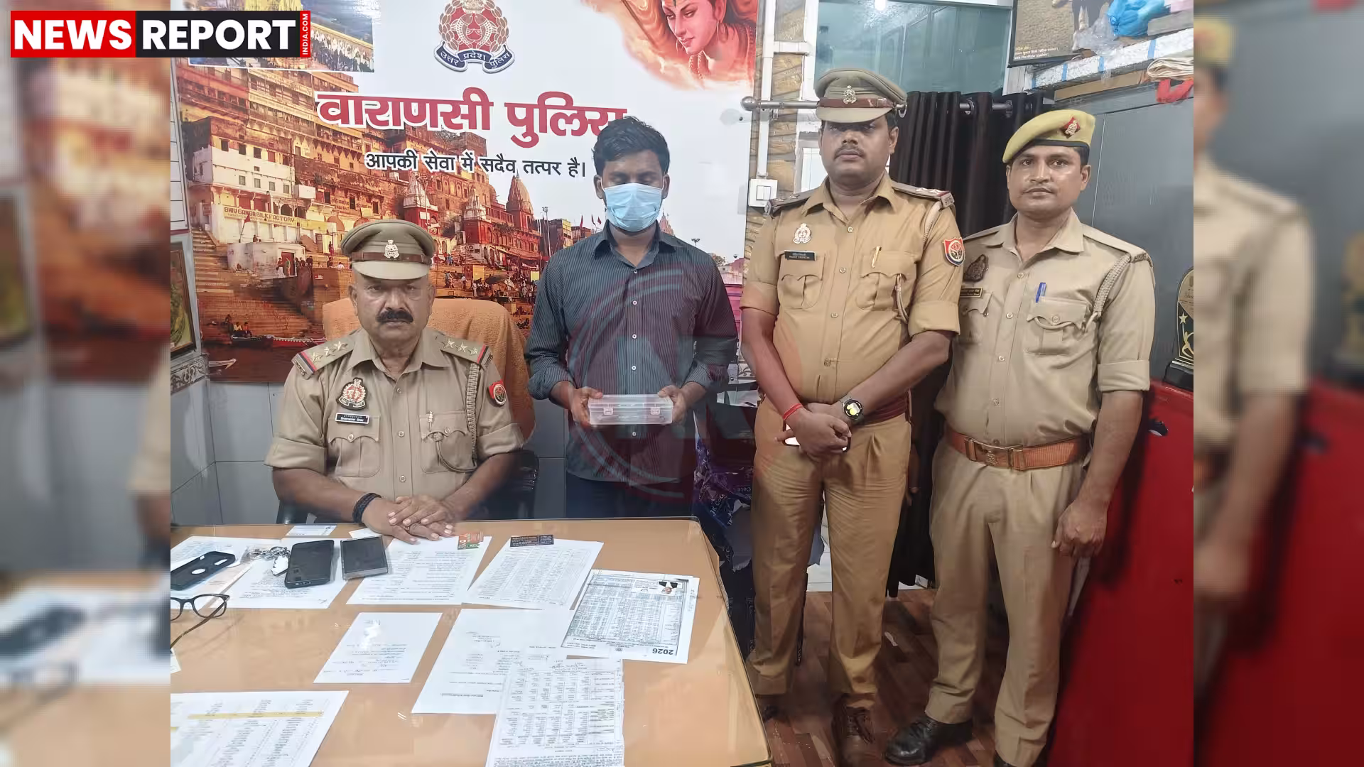 वाराणसी पुलिस द्वारा पकड़े गए अवैध पिस्टल और कारतूस के साथ गिरफ्तार युवक समीर गुप्ता।