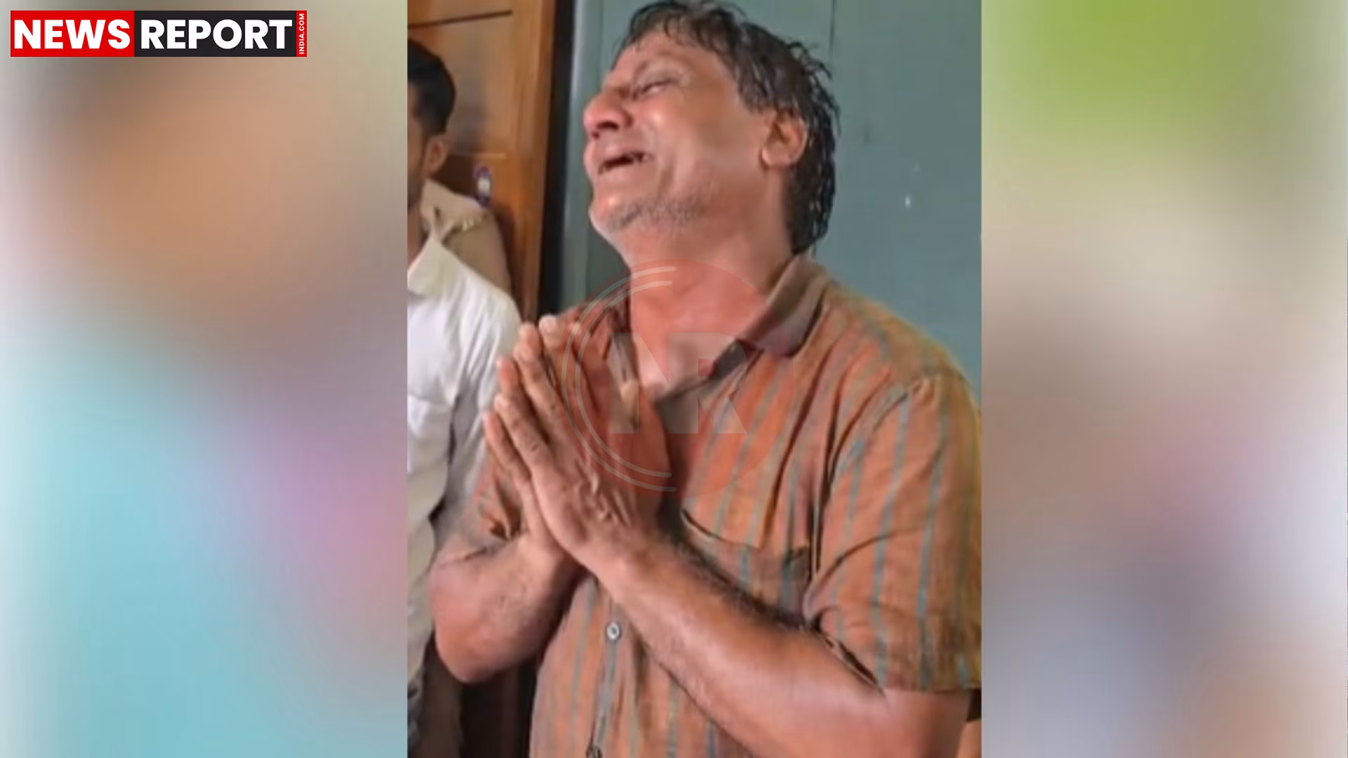 चंदौली के नेशनल इंटर कॉलेज में आत्मदाह के प्रयास के बाद पुलिस और भीड़ का तनावपूर्ण माहौल