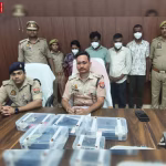 पुलिस द्वारा गिरफ्तार किए गए आरोपी और बरामद सामान