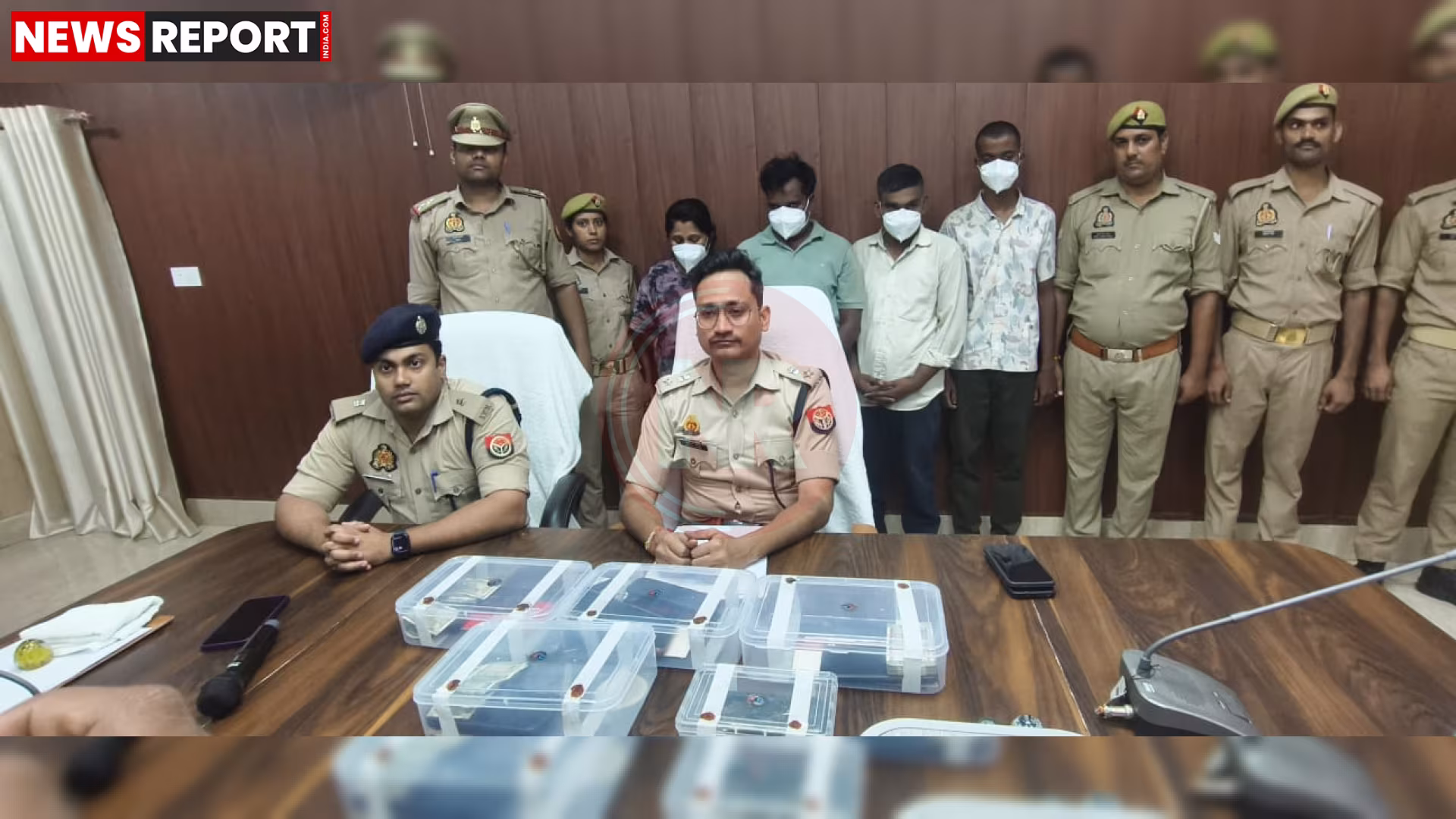 पुलिस द्वारा गिरफ्तार किए गए आरोपी और बरामद सामान