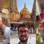 काशी विश्वनाथ मंदिर का गर्भगृह जहां एक व्यक्ति स्मार्ट चश्मे से वीडियो रिकॉर्ड कर रहा है