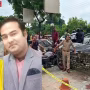 लखनऊ के गोमतीनगर में हुई घटना स्थल पर पुलिस और लोगों की भीड़