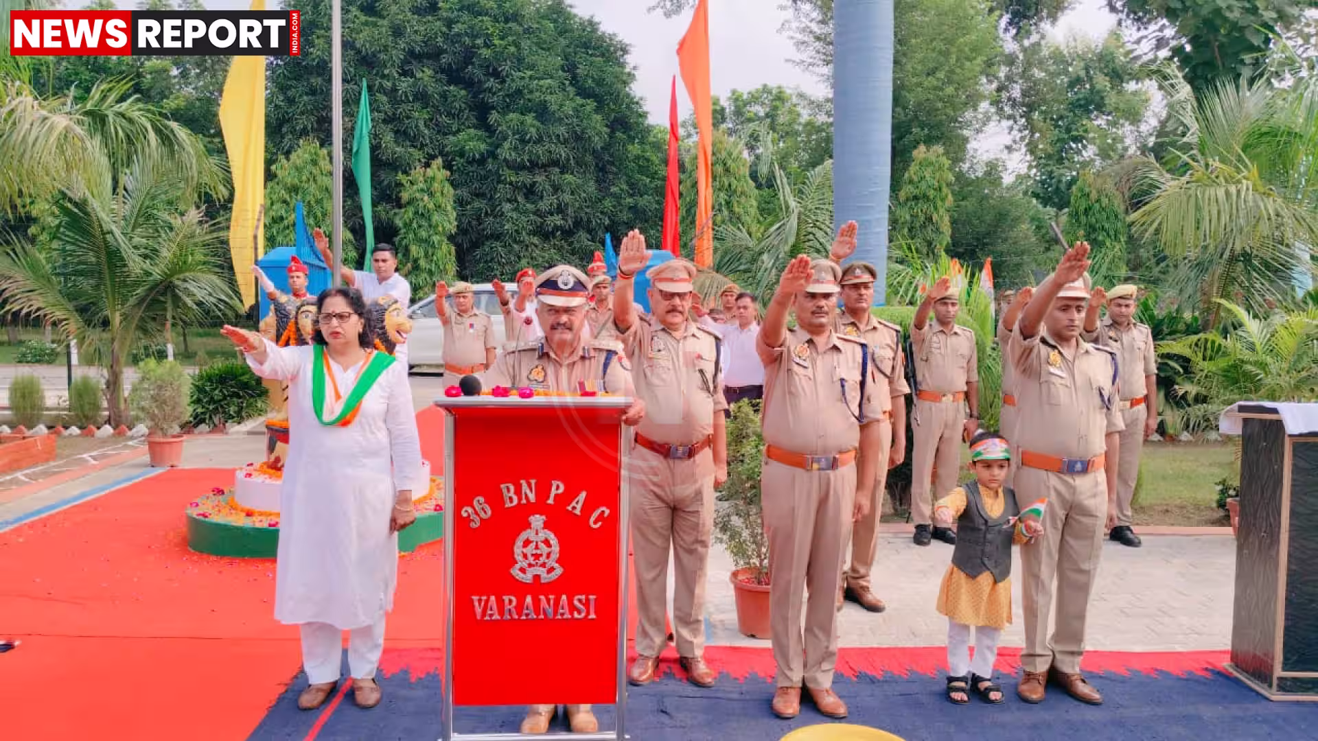 रामनगर पीएसी में ध्वजारोहण करते सेनानायक डॉ अनिल कुमार पाण्डेय
