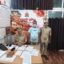 वाराणसी पुलिस द्वारा प्रतियोगी परीक्षा में नकल के आरोपी शिवजीत पटेल को गिरफ्तार करते हुए