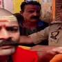 काल भैरव मंदिर के बाहर पुलिसकर्मी और पुजारी के बीच बातचीत का दृश्य