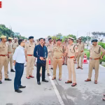 पुलिस आयुक्त और जिलाधिकारी वाराणसी में कांवड़ यात्रा मार्ग का निरीक्षण करते हुए।