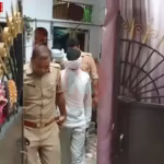 वाराणसी में पुलिस द्वारा देह व्यापार के अड्डे पर छापेमारी और कार्रवाई करते हुए।
