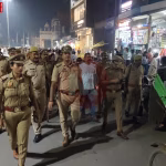रामनगर में कांवड़ यात्रा के लिए अतिक्रमण हटाता पुलिस दल