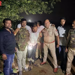 पुलिस हिरासत में अस्पताल ले जाया जा रहा घायल आरोपी पुनीत मिश्रा