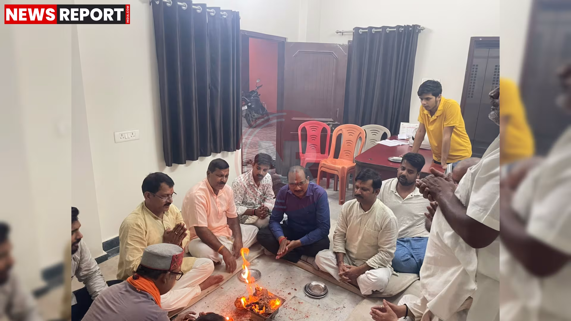 वाराणसी में सद्बुद्धि यज्ञ करते विश्व हिंदू परिषद के कार्यकर्ता, पप्पू यादव के खिलाफ प्रदर्शन