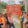 एमएलसी वीणा पांडेय भिटी में इंटरलॉकिंग सड़क का लोकार्पण करते हुए, ग्रामीण और जनप्रतिनिधि मौजूद।