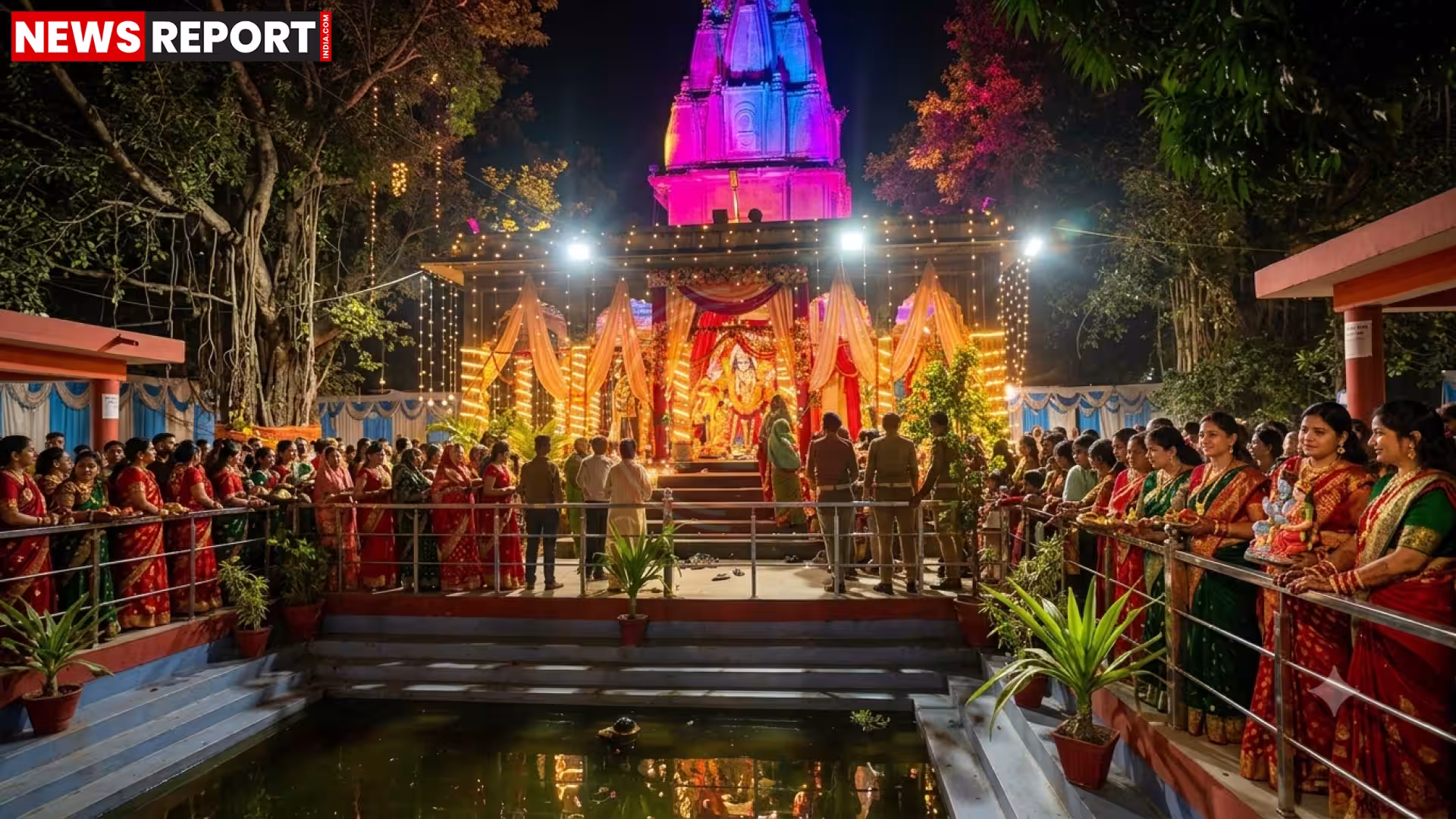 हरतालिका तीज पर काशी के मंगला गौरी मंदिर में पूजा करती सुहागिन महिलाएं।