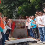 विधायक सौरभ श्रीवास्तव सुल्तानपुर में इंटरलॉकिंग सड़क के शिलान्यास के दौरान पूजन करते हुए
