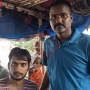 गंगा नदी में डूबते युवक को बचाते हुए पीएसी जवान