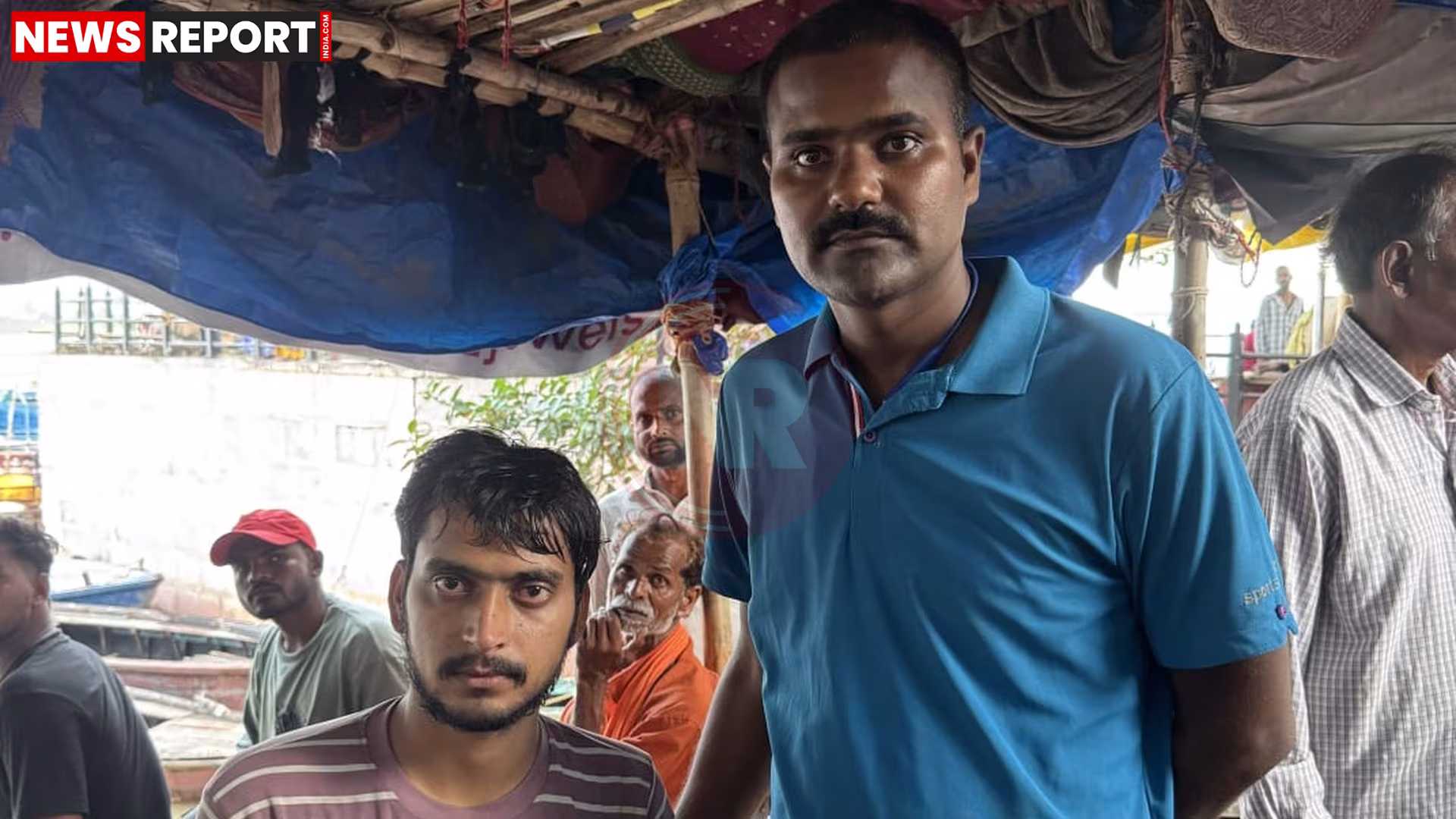 गंगा नदी में डूबते युवक को बचाते हुए पीएसी जवान